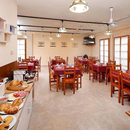 Albergue Sierra De Arbe Naval Bagian luar foto