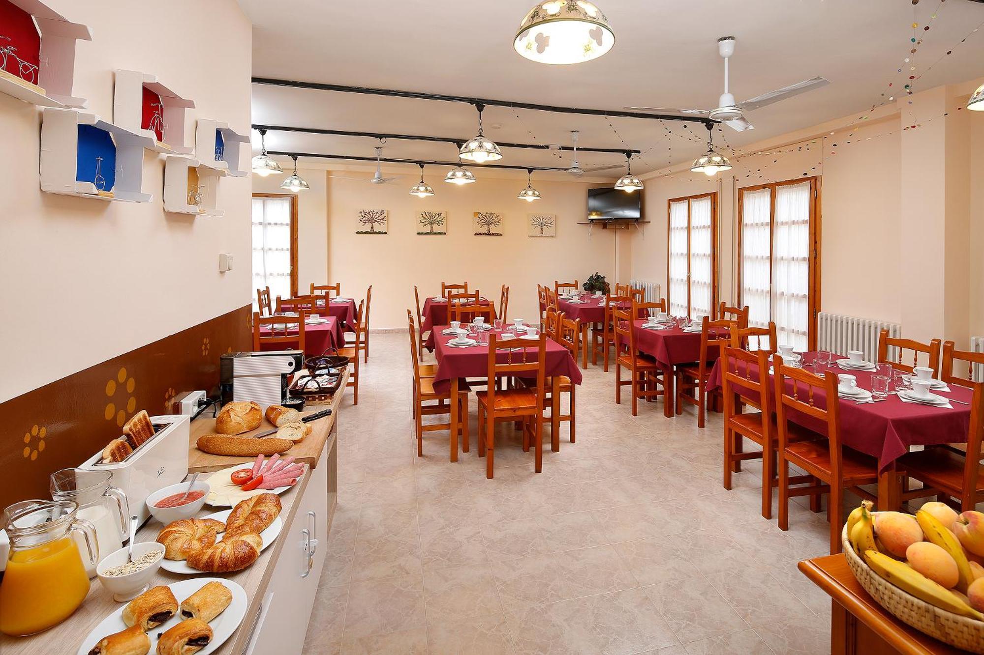 Albergue Sierra De Arbe Naval Bagian luar foto