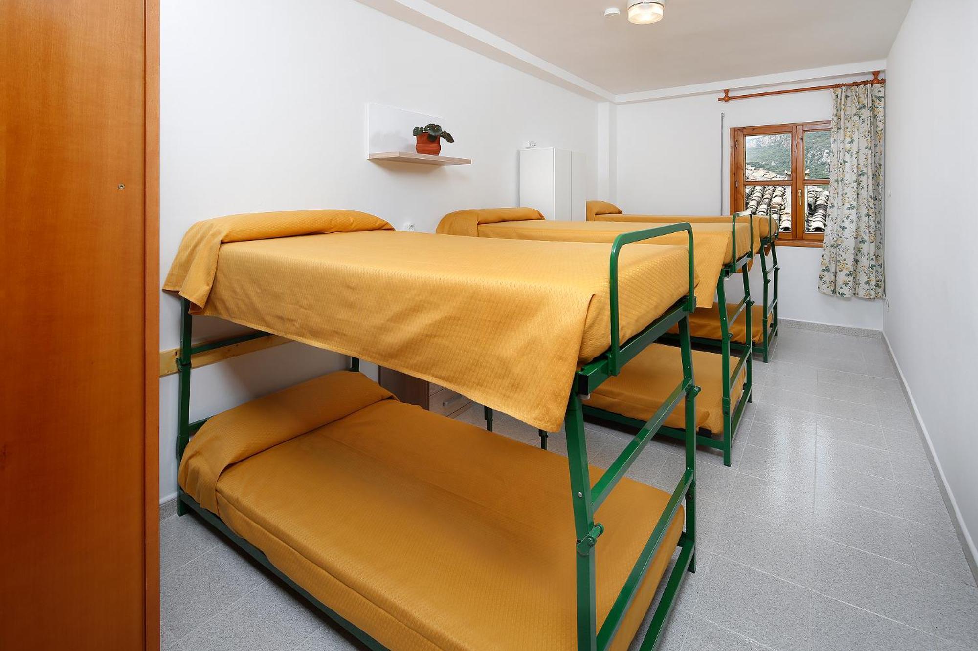 Albergue Sierra De Arbe Naval Bagian luar foto