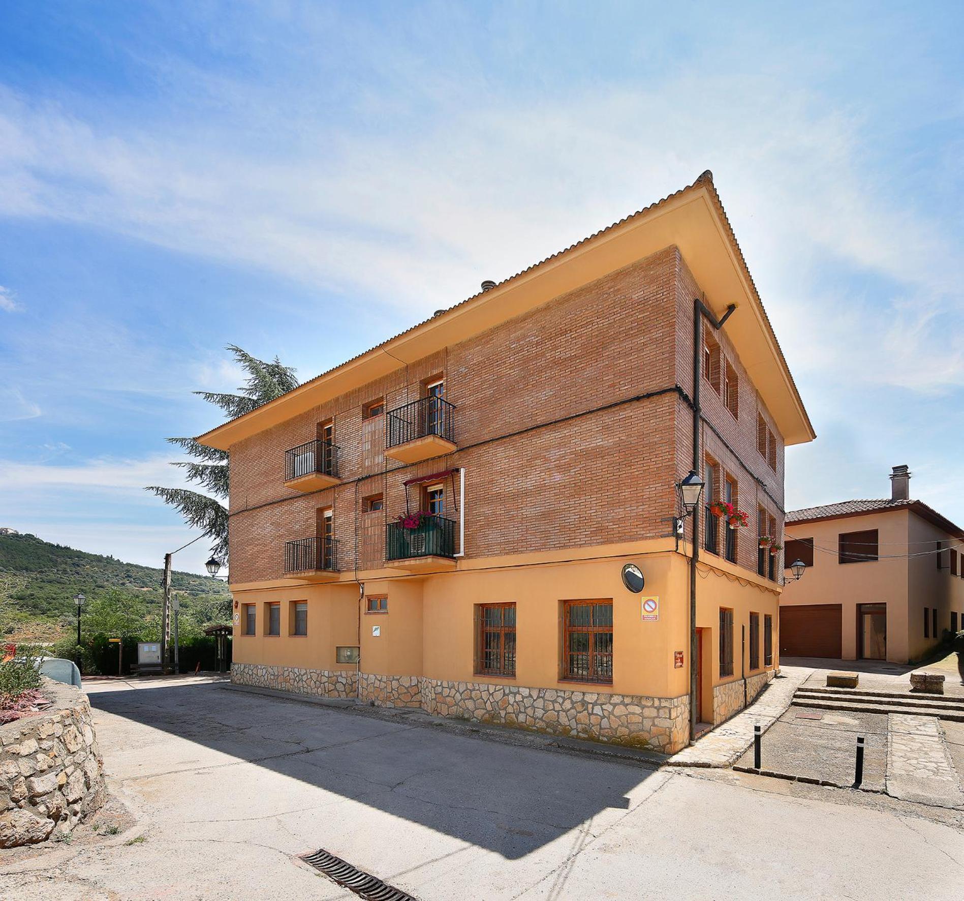 Albergue Sierra De Arbe Naval Bagian luar foto