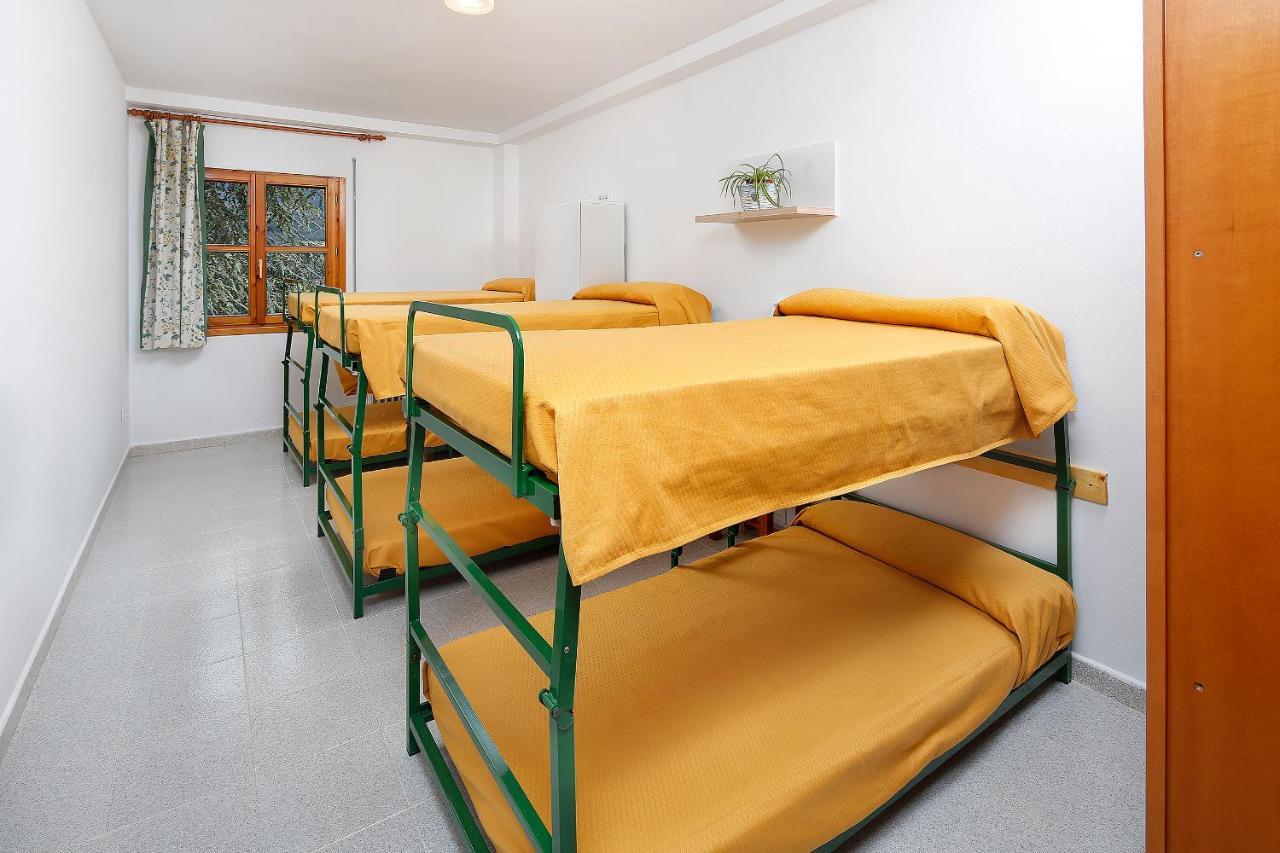 Albergue Sierra De Arbe Naval Bagian luar foto